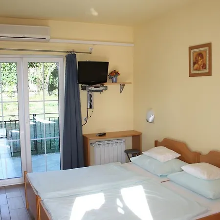 Bed And Breakfast Arlen krevet i doručak
