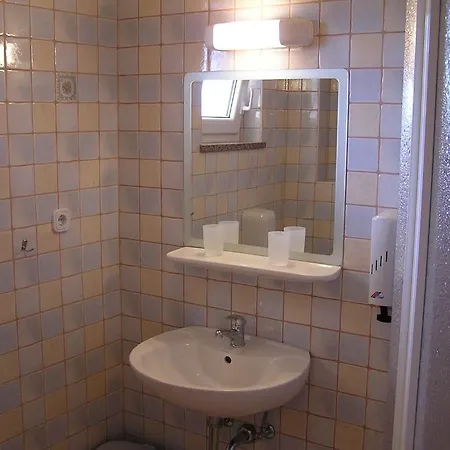 Bed And Breakfast Arlen krevet i doručak